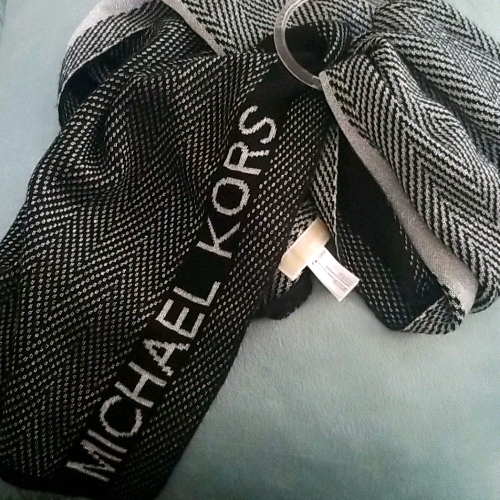 NWOT authentic Michael Kors black and silver scarf